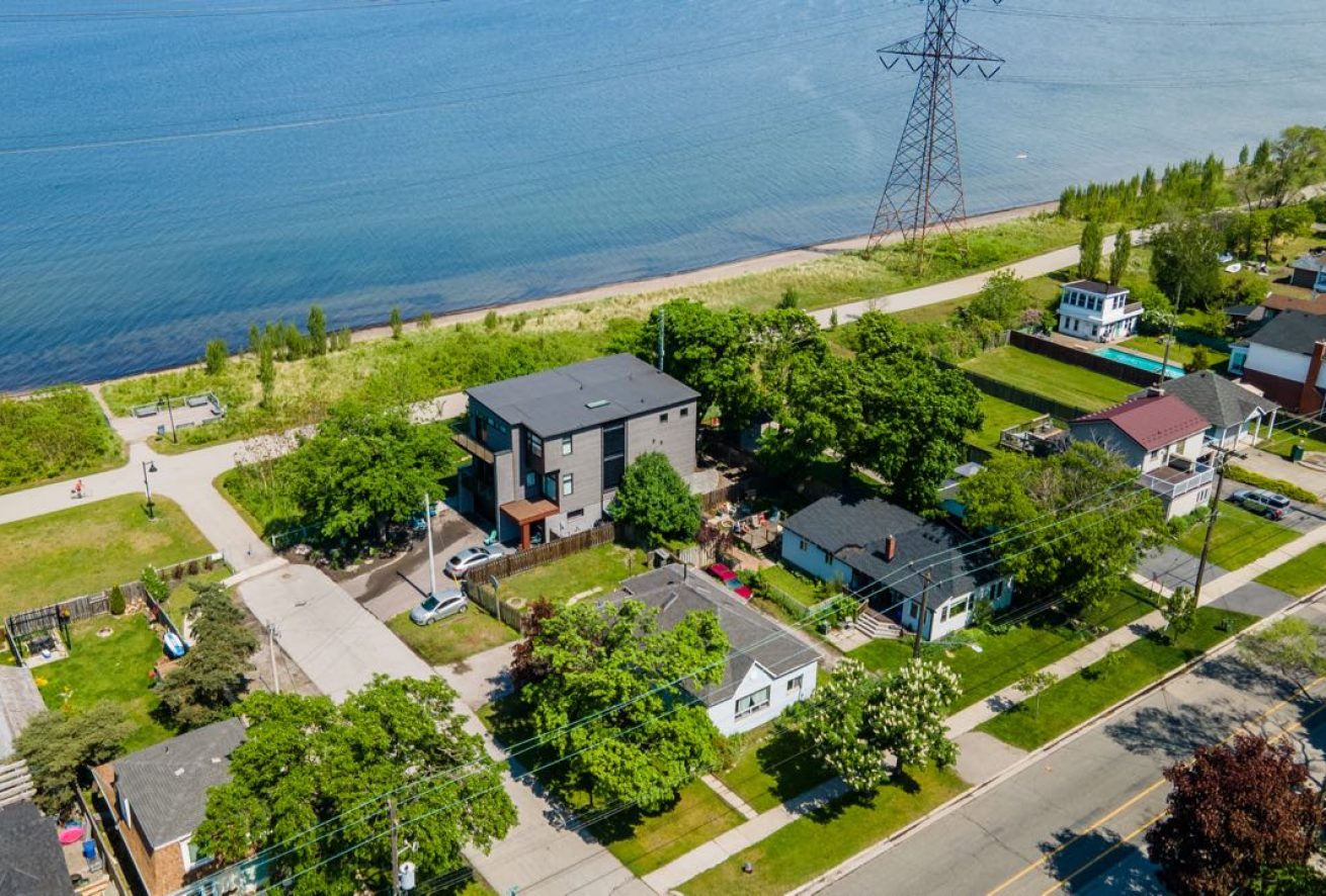 831 Beach Boulevard, Hamilton, Ontario Deborah Brown Oakville