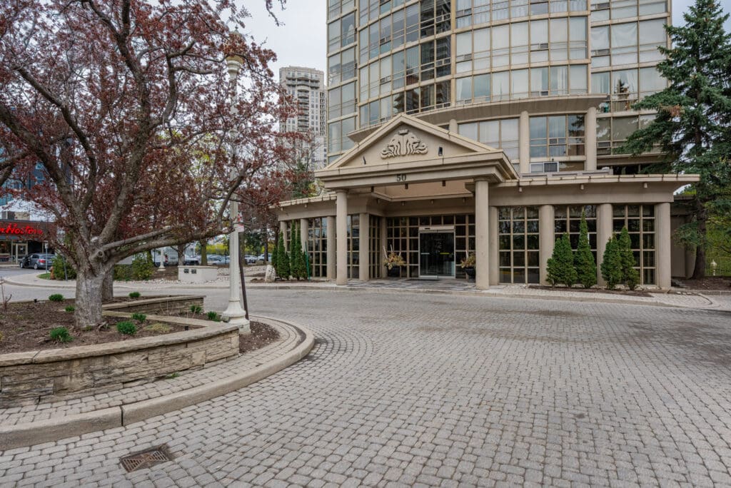 50 EGLINTON Avenue W #1002, Mississauga