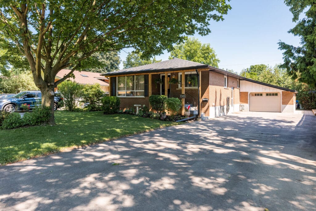 1315 ROSEMARY Crescent, Burlington